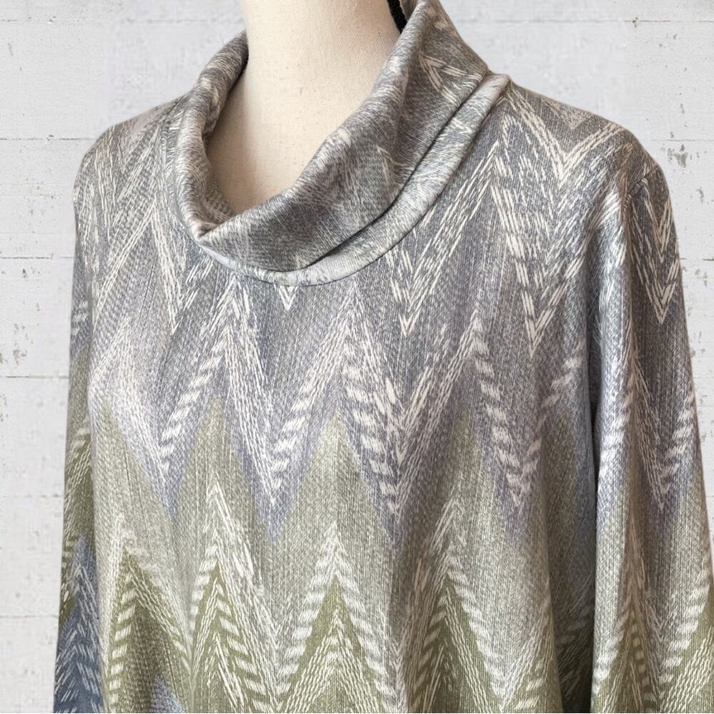 Chico’s Luxe Chevron Printed Cowl Neck Top Size Large - Picture 5 of 12